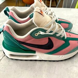 Nike Aix Max Dawn size 8.5